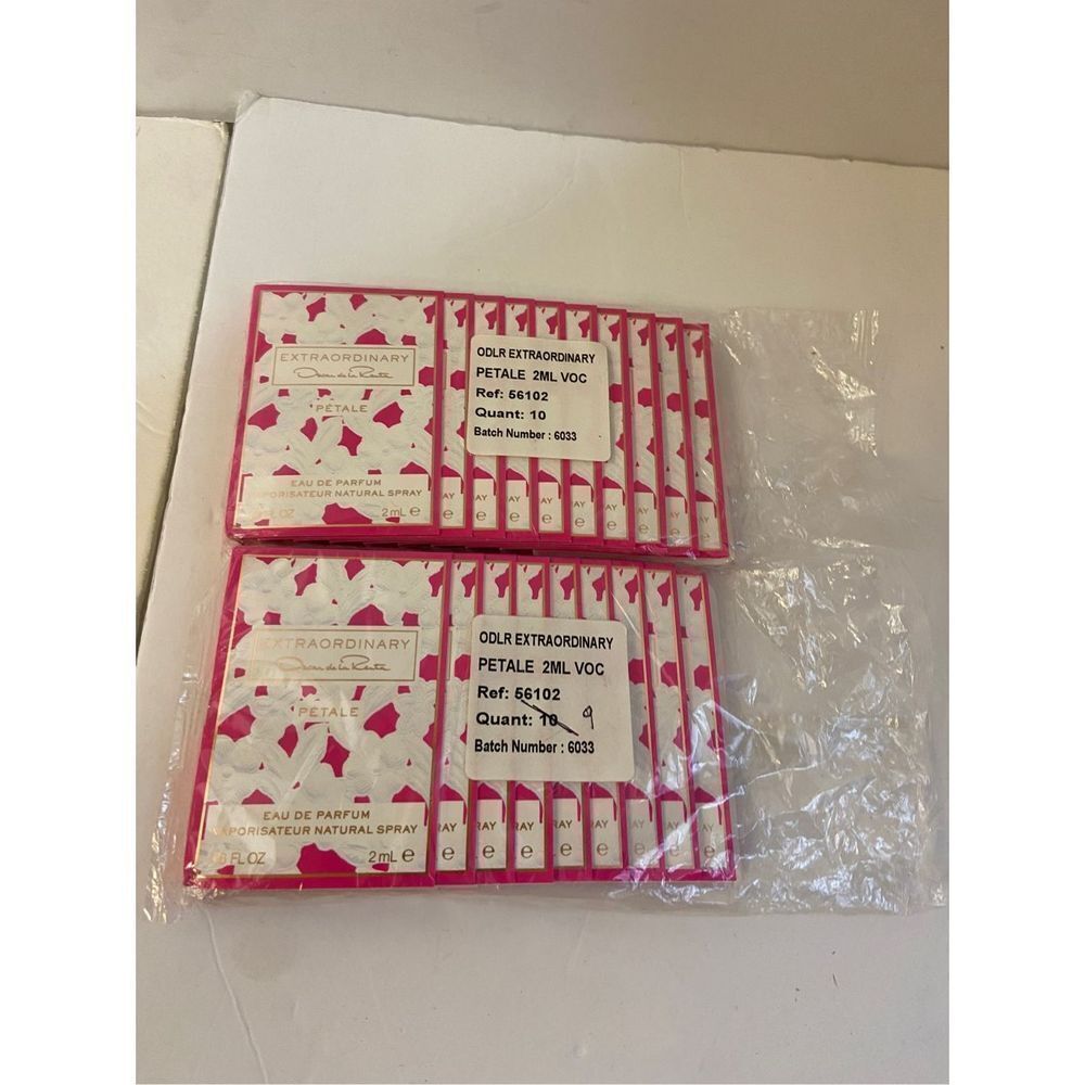 Oscar del Extraordinary petals 19 samples .06 each